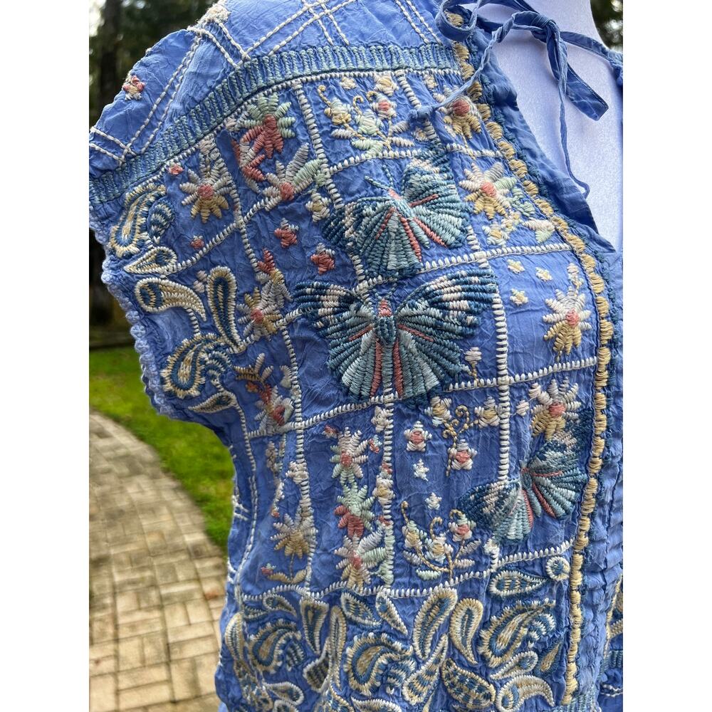 Johnny Was M Blue Embroidered Cupra Rayon Ruffle Hem Boho Blouse Tie Neck - Picture 8 of 8
